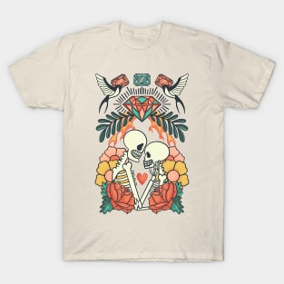 Skeletons embracing in Love // Edgy Tattoo-Style Vintage Valentine's Day T-Shirt